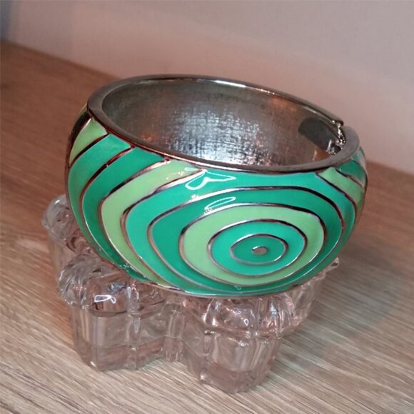 Silver tone pastel green enamel clamper bracelet statement - Picture 1 of 3